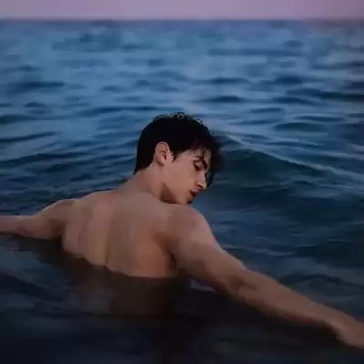 闻皎月